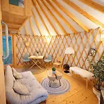 Magnolia Hoeve - Unieke Bestemming Voor Paardenliefhebbers En Bijzondere Overnachtingen In De Parque de Campismo